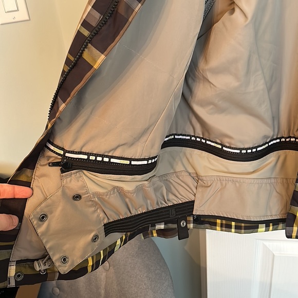 Burton Women’s Snowboard Coat - Picture 6 of 6